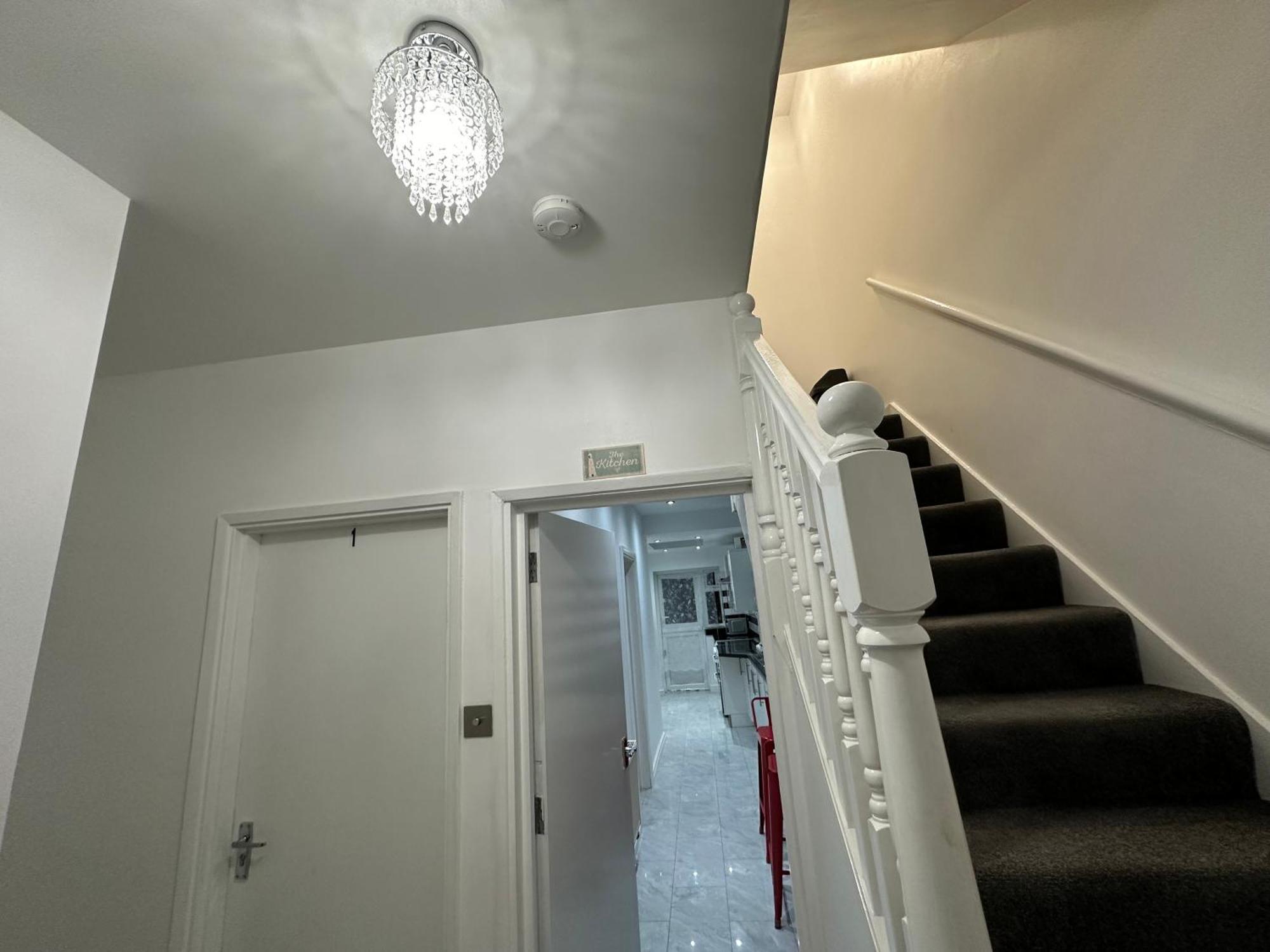 4Th Studio Flat With Private Own Bathroom A London Luxury Family Home Setup And Furnished With Double Bed Plus A Double Futon-Sofa Bed A Single Futon Bed A Baby Cot And Garden And Free Parking Eksteriør billede