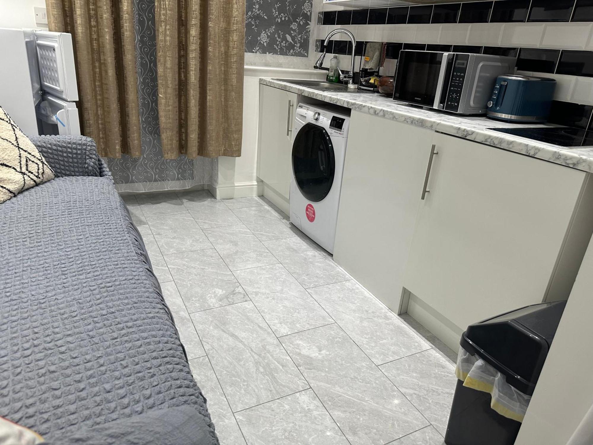 4Th Studio Flat With Private Own Bathroom A London Luxury Family Home Setup And Furnished With Double Bed Plus A Double Futon-Sofa Bed A Single Futon Bed A Baby Cot And Garden And Free Parking Eksteriør billede